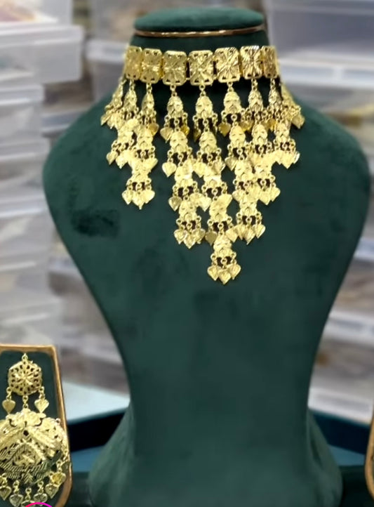 1 karat gold plated choker necklace