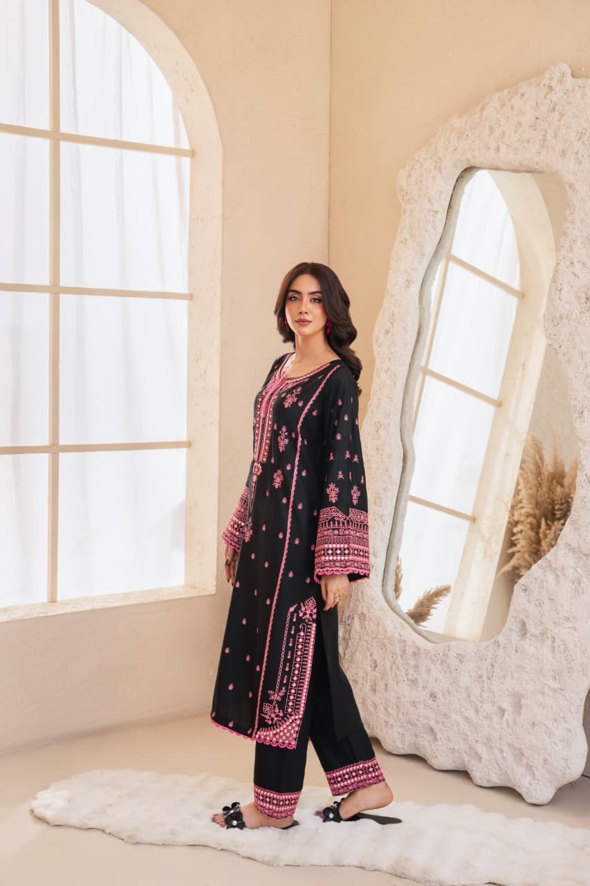 Black Rose beautiful floral motifs on khaddar fabric!